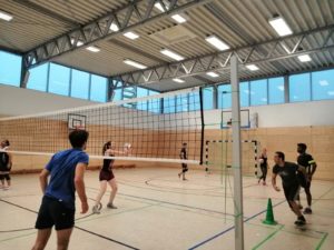 Volleyball ist eine von vier Sportarten, die beim NachtSport angeboten werden. Foto: NachtSport Dresden