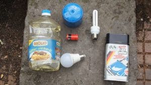 Beispiele für Schadstoffe: Gaskartusche, Leuchtstofflampe, Batterie u.a.