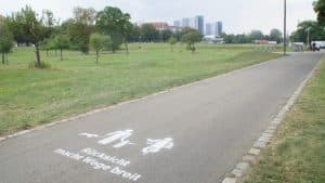 Am Fährgarten ist es auf dem Elberadweg besonders eng. Foto: Philine Schlick