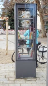 Der Bücherschrank wurde bereits genutzt. Foto: Philine Schlick