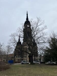 Zerr-Eiche Trinitatisplatz vor der Jugendkirche