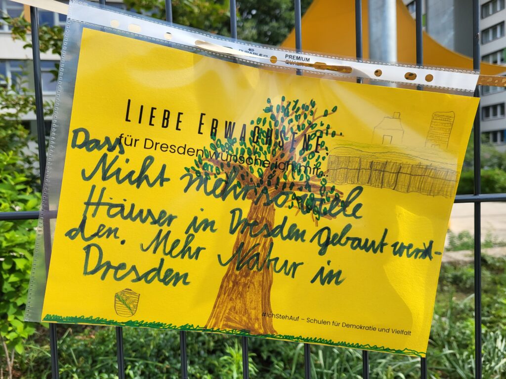 Wünsche an die Erwachsenen, 102. Grundschule: Liebe Erwachsene, für Dresden wünsche ich mir, dass nicht mehr so viele Häuser in Dresden gebaut werden. Mehr Natur in Dresden.