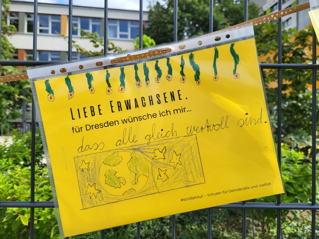 Wünsche an die Erwachsenen, 102. Grundschule: Liebe Erwachsene, für Dresden wünsche ich mir, dass alle gleich wertvoll sind.