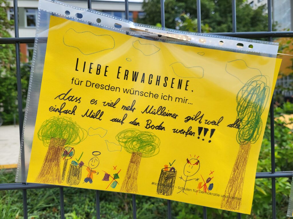 Wünsche an die Erwachsenen, 102. Grundschule: Liebe Erwachsene, für Dresden wünsche ich mir, dass es viel mehr Mülleimer gibt, weil alle einfach Müll auf den Boden werfen.