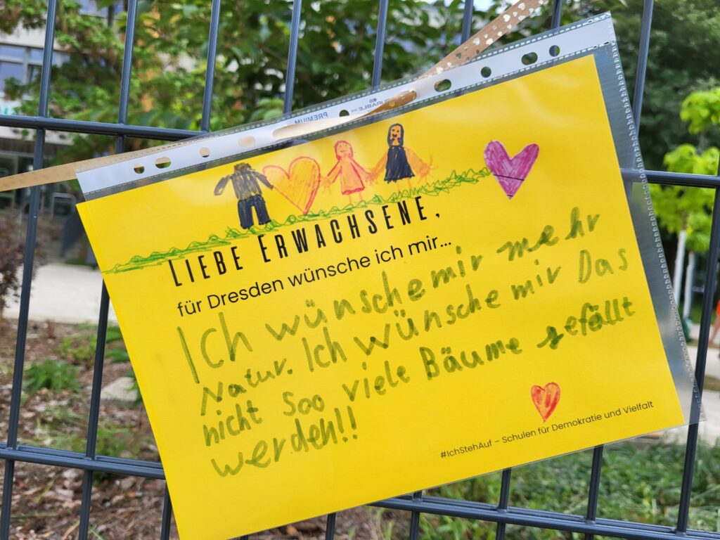 Wünsche an die Erwachsenen, 102. Grundschule: Liebe Erwachsene, für Dresden wünsche ich mir, Ich wünsche mir mehr Natur. Ich wünsche mir das nicht so viele Bäume gefällt werden.