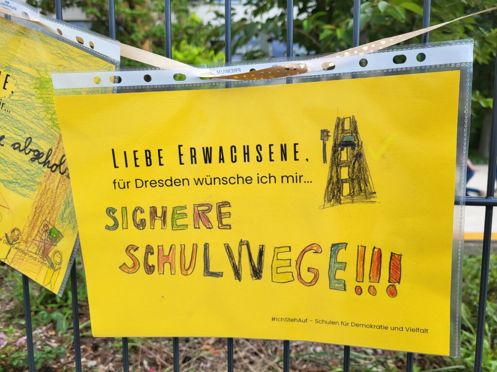 Wünsche an die Erwachsenen, 102. Grundschule: Liebe Erwachsene, für Dresden wünsche ich mir, Sichere Schulwege!