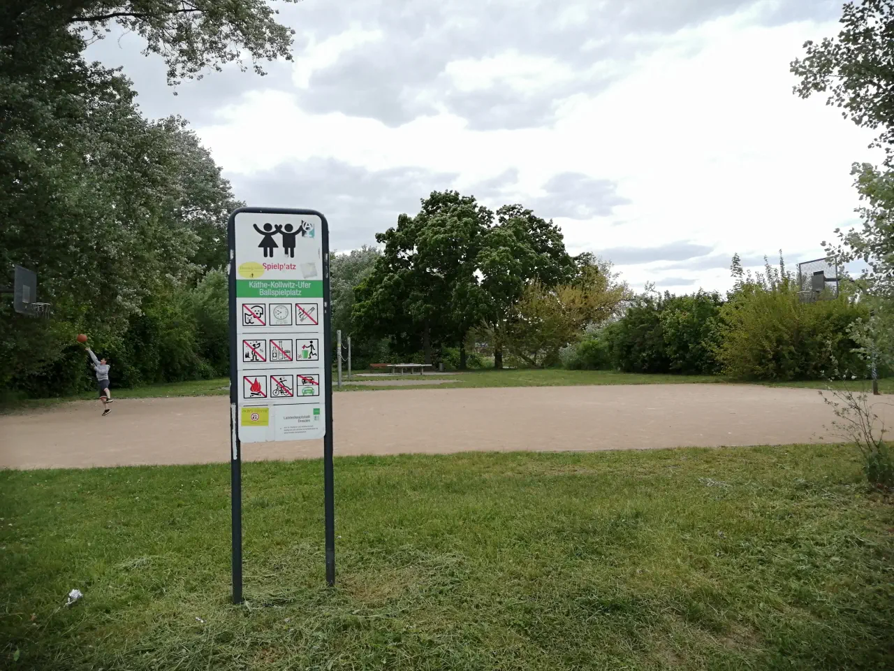 Ballsportplatz an der Elbe