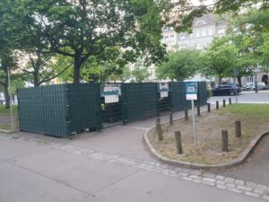 Eingehauster Containerstandplatz